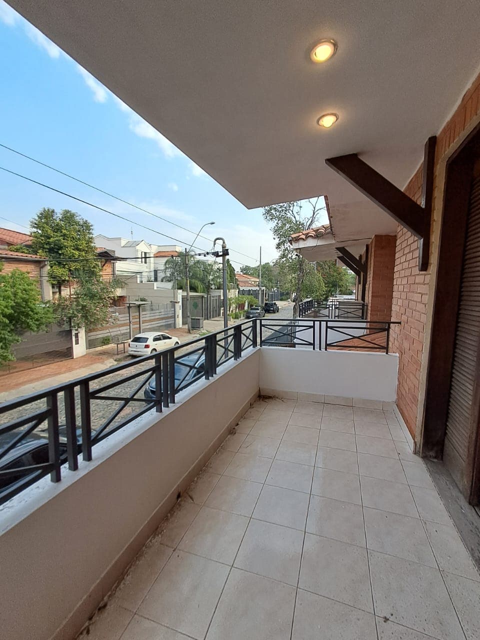 ALQUILER DÚPLEX EN ESQUINA CON QUINCHO – ZONA CASA RICA LOS LAURELES – 2