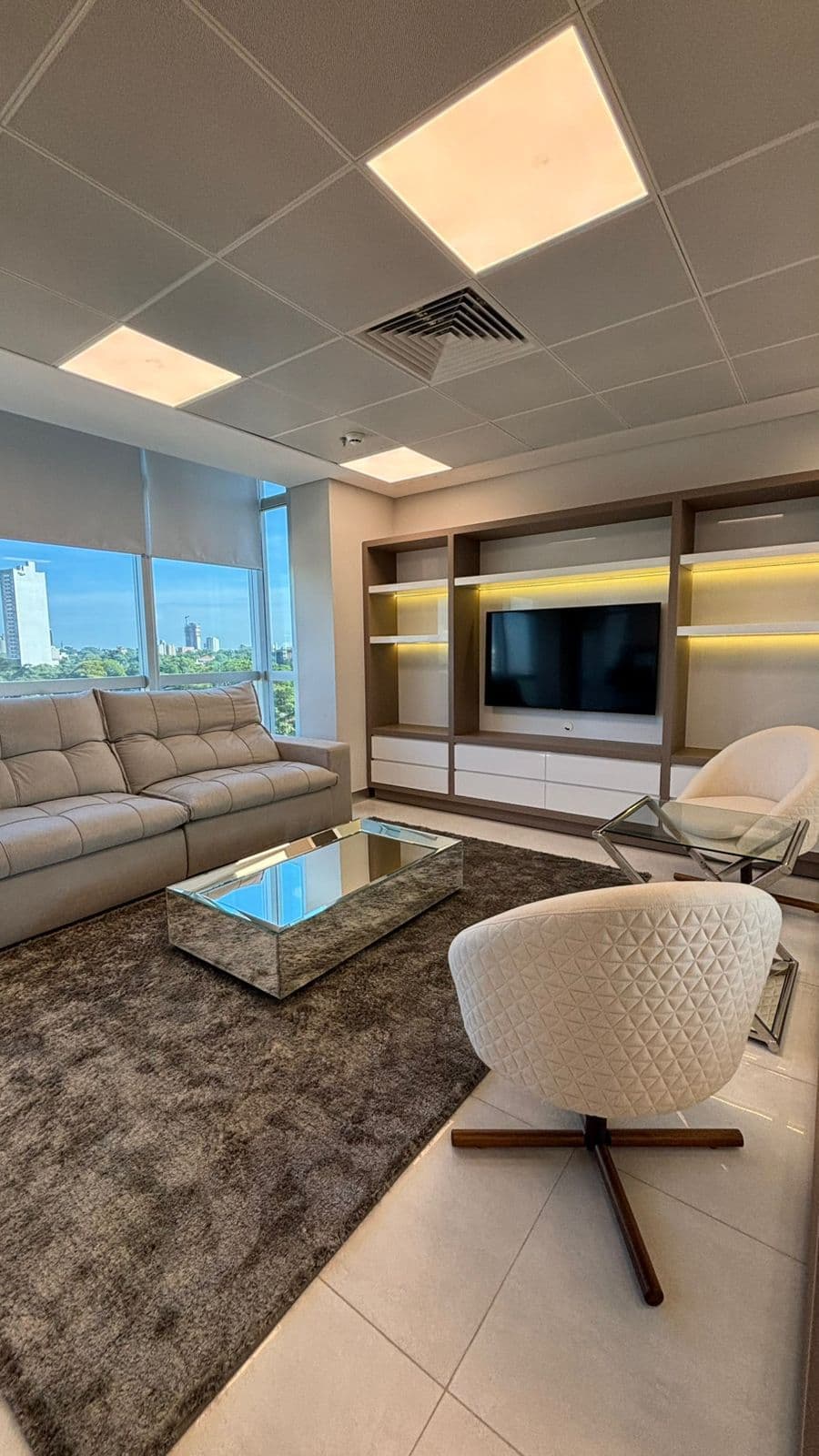 OFICINAS TOTALMENTE AMOBLADAS EN ALQUILER – 2
