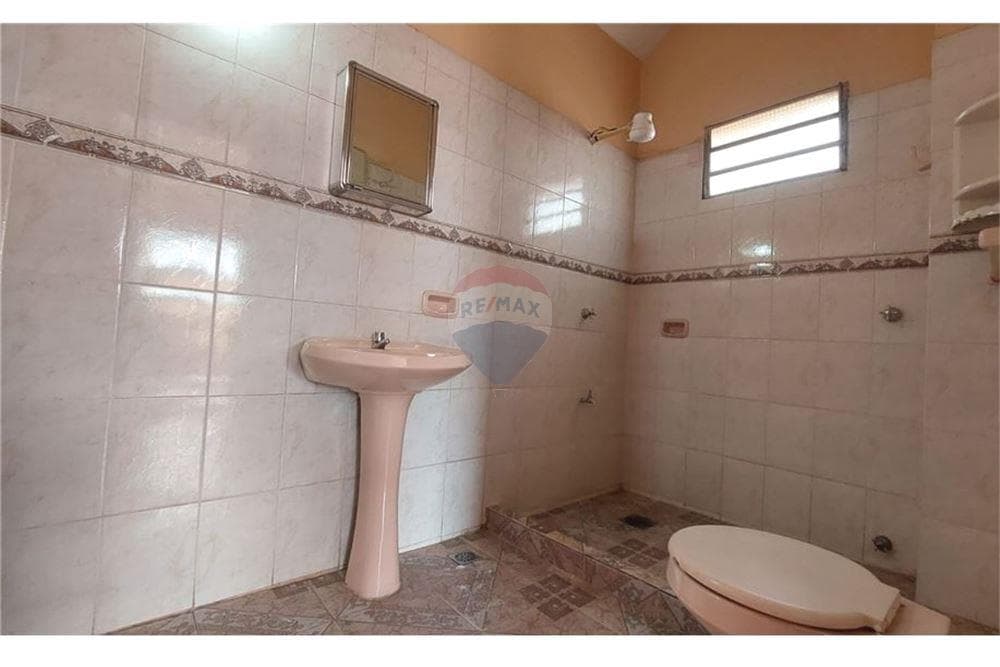 RESIDENCIA AMPLIA EN SAN LORENZO – 3