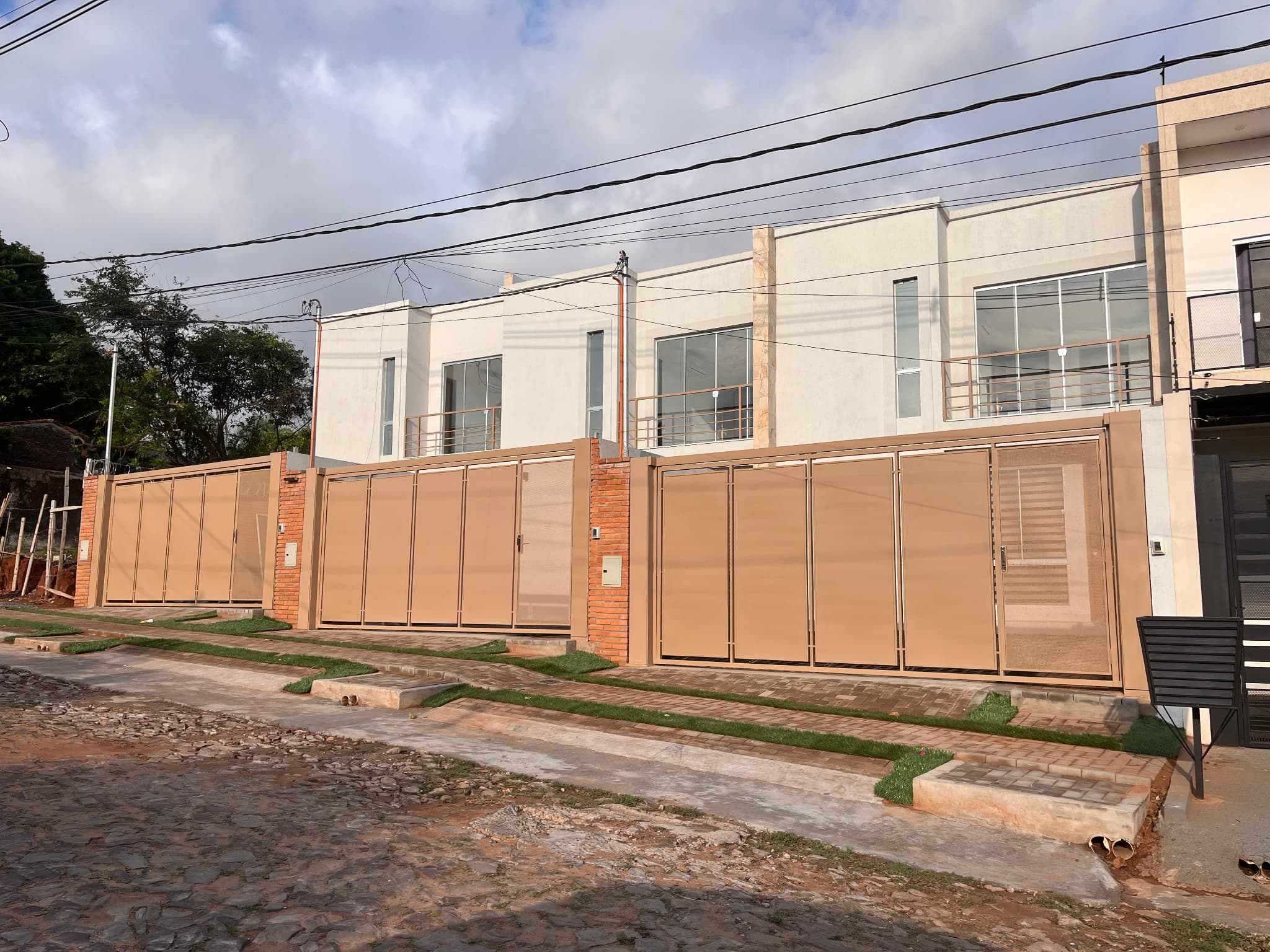 ALQUILER DUPLEX LAMBARE ZONA HIPERPUEBLO