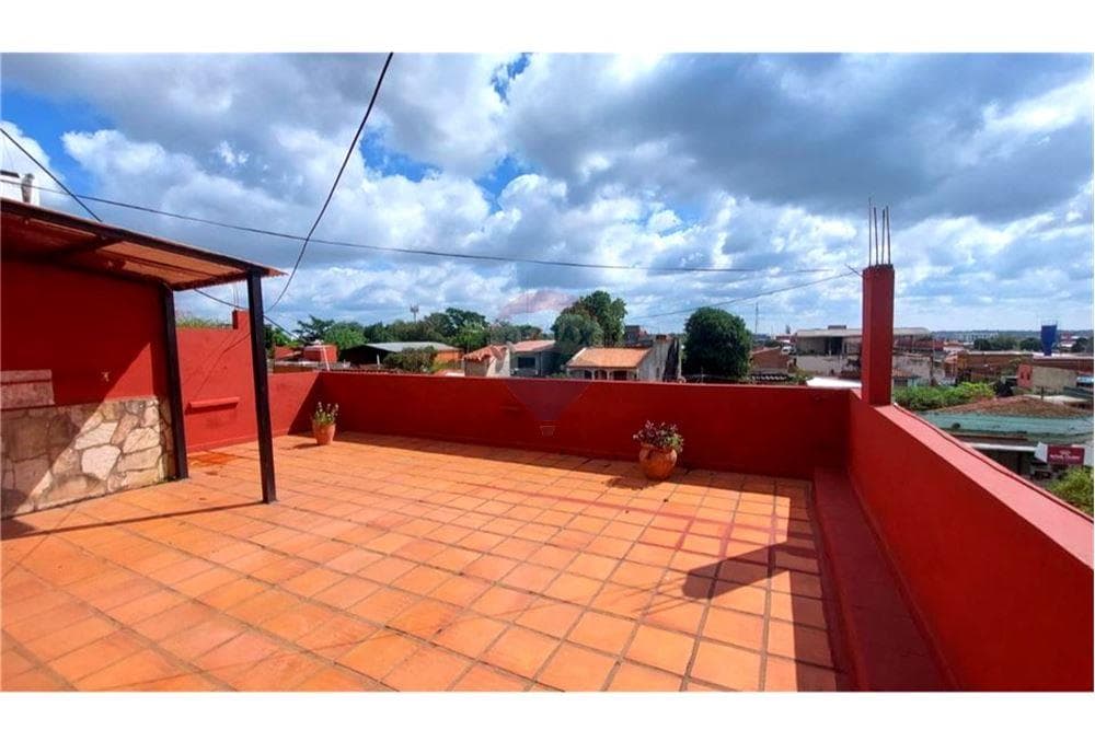 RESIDENCIA AMPLIA EN SAN LORENZO
