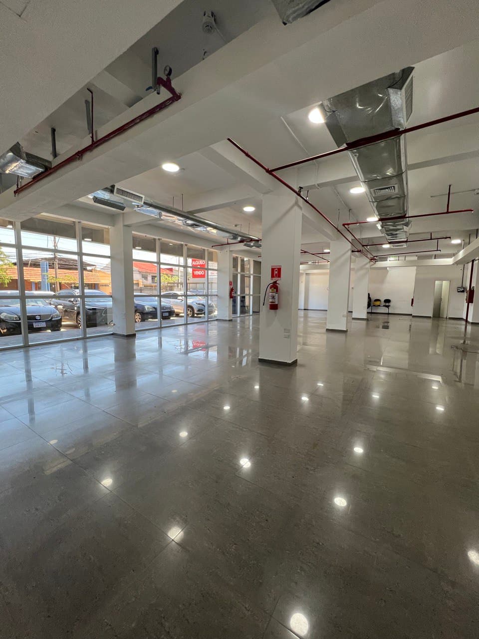 VENDO PRESTIGIOSO EDIFICIO CORPORATIVO ZONA AVENIDA ARTIGAS DISTRITO PERSEVERANCIA CON OFICINAS Y ESTACIONAMIENTOS LUGAR DE ALTO TRANSITO VEHICULAR