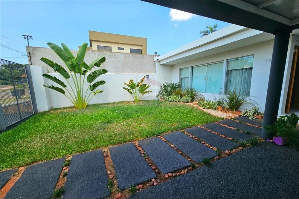 VENDO AMPLIA CASA EN LAMBARE – 2