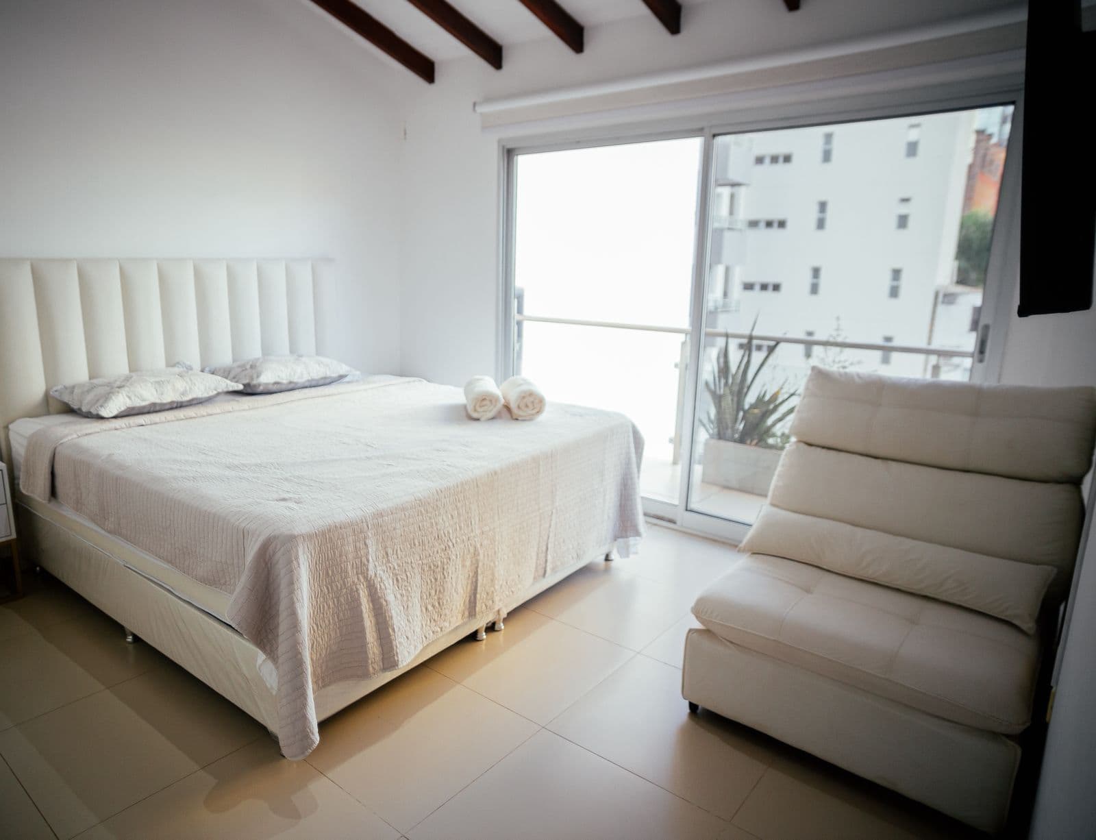 ALQUILO – Departamento Amoblado de 2 Dormitorios | Las Lomas – 3