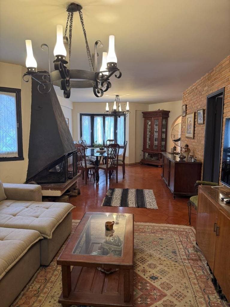Vendo casa de 4 dormitorios + consultorio independiente Barrio Jara z/ Textilia. – 3