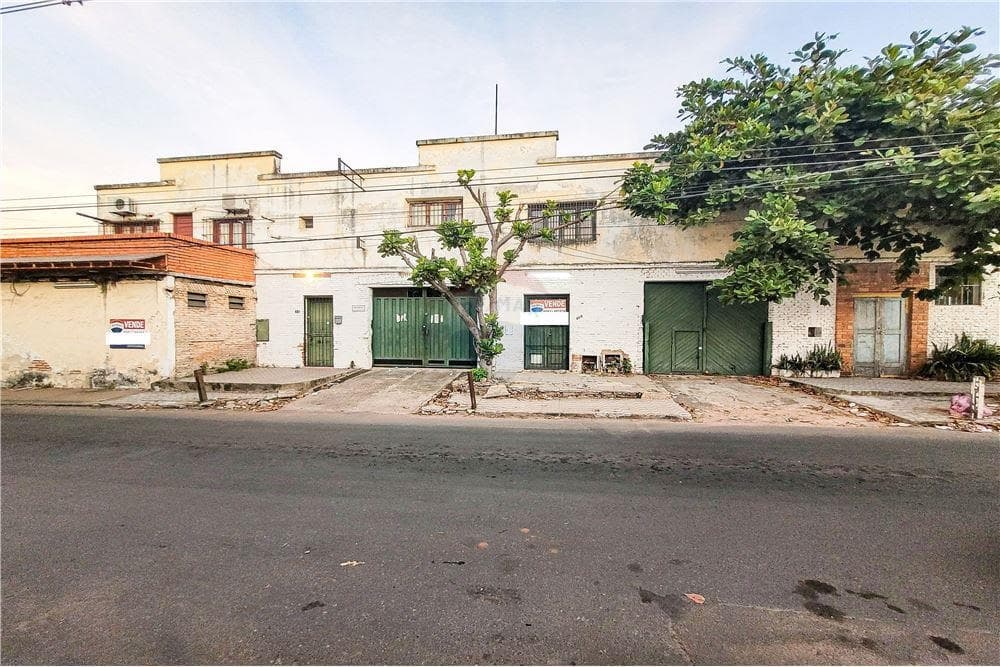 VENDO AMPLIO TERRENO EN LAS MERCEDES A PASOS DE AVENIDAS