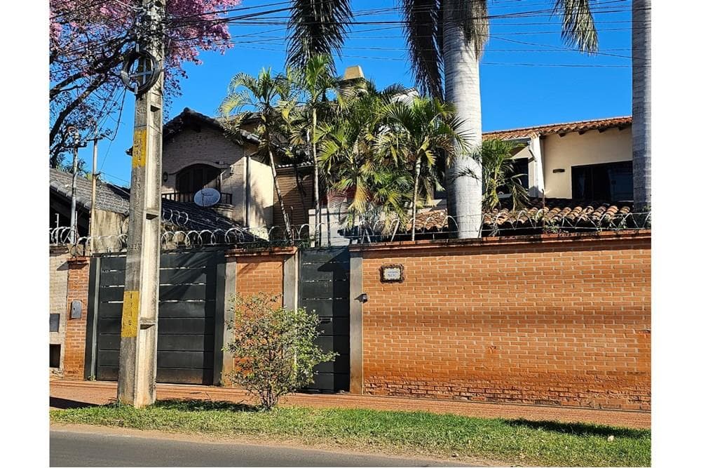 AMPLIA RESIDENCIAL EN EL BARRIO MCAL ESTIGARRIBIA – 2