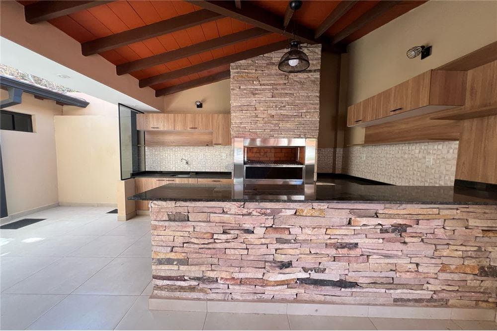 Alquilo Amplia casa en Asunción – 2