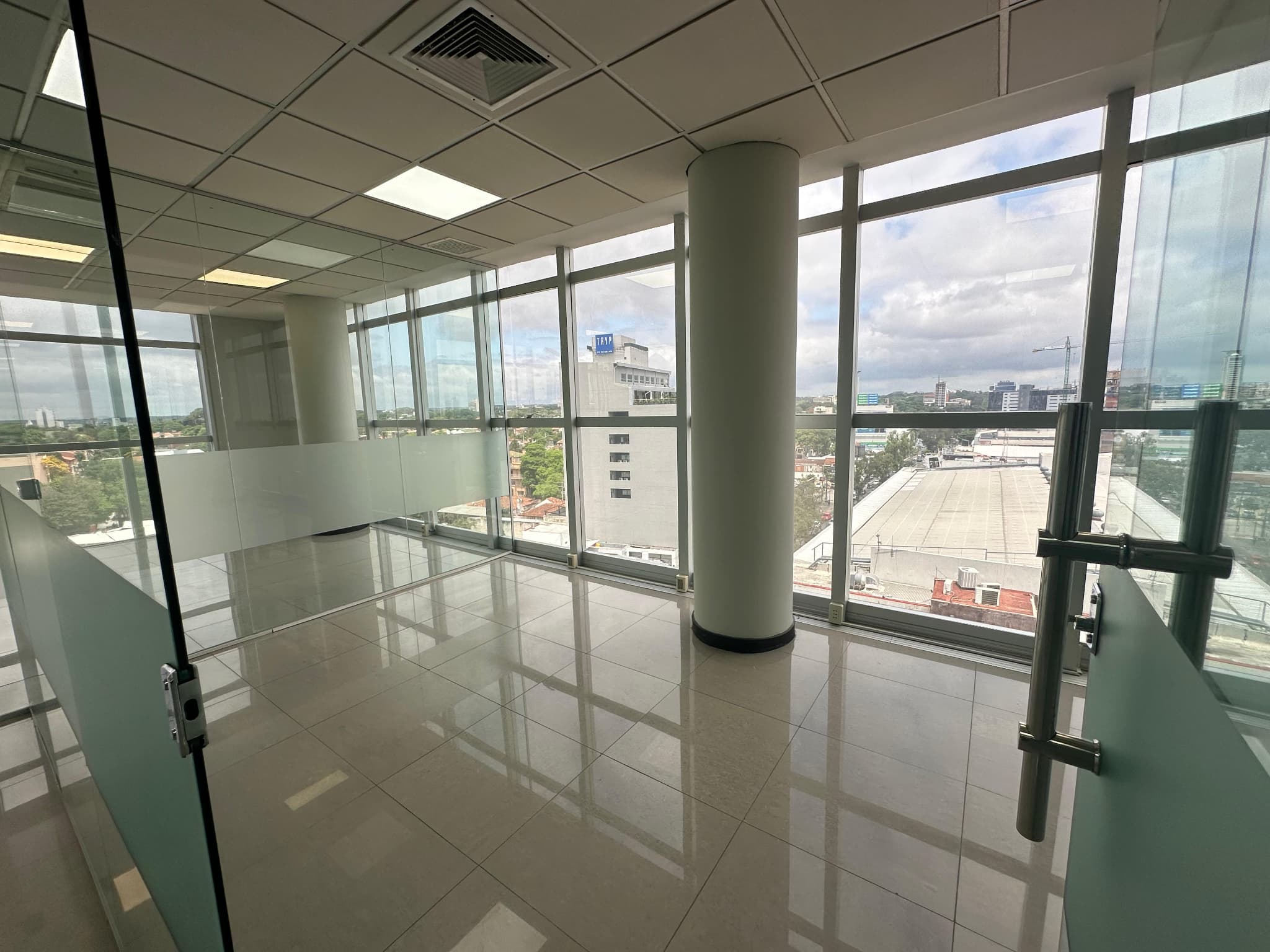 Alquiler De Oficina En El Edificio Sky Center - Zona World Trade Center – 3
