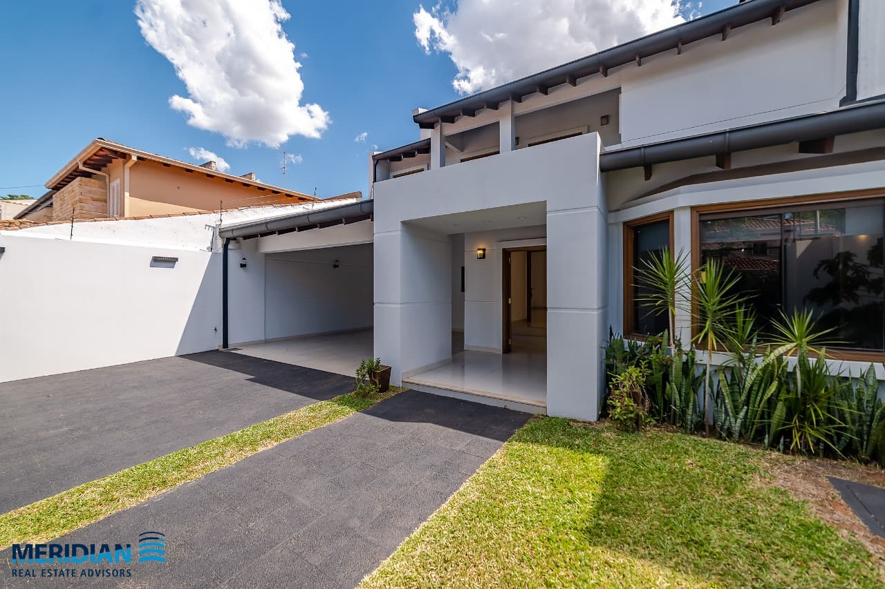 VENDO HERMOSA CASA DE 4 DORMITORIOS EN YKUA SATI – 2
