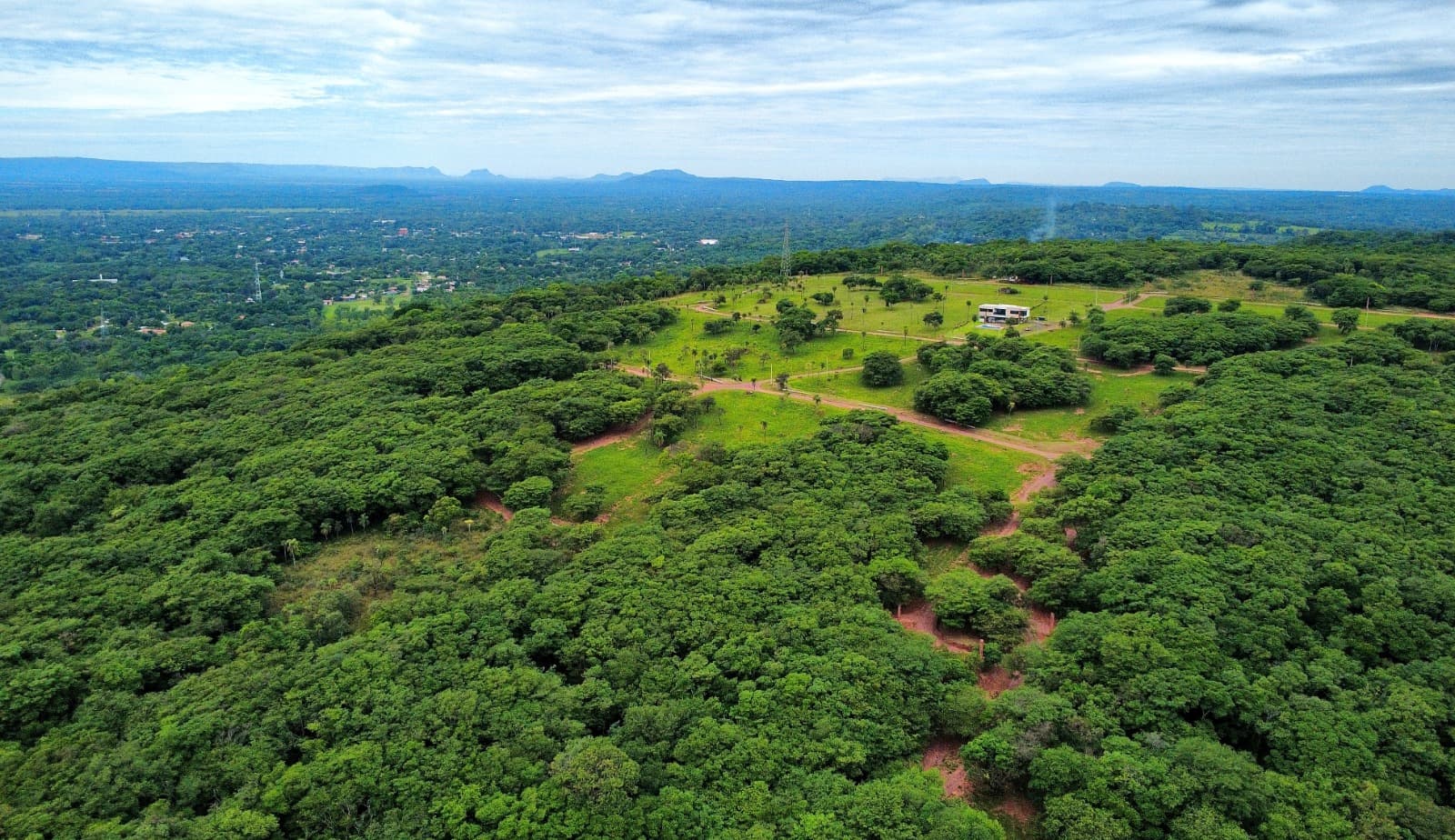 VIVÍ RODEADO DE TRANQUILIDAD Y NATURALEZA EN UN BARRIO CERRADO.