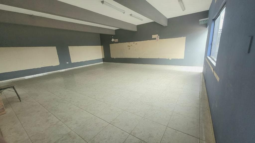 D.G. VENDO EDIFICIO EN BARRIO OBRERO DE ASUNCIÓN – 2