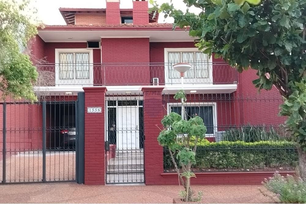 VENDO CASA EN NAZARETH ZONA RESIDENCIAL
