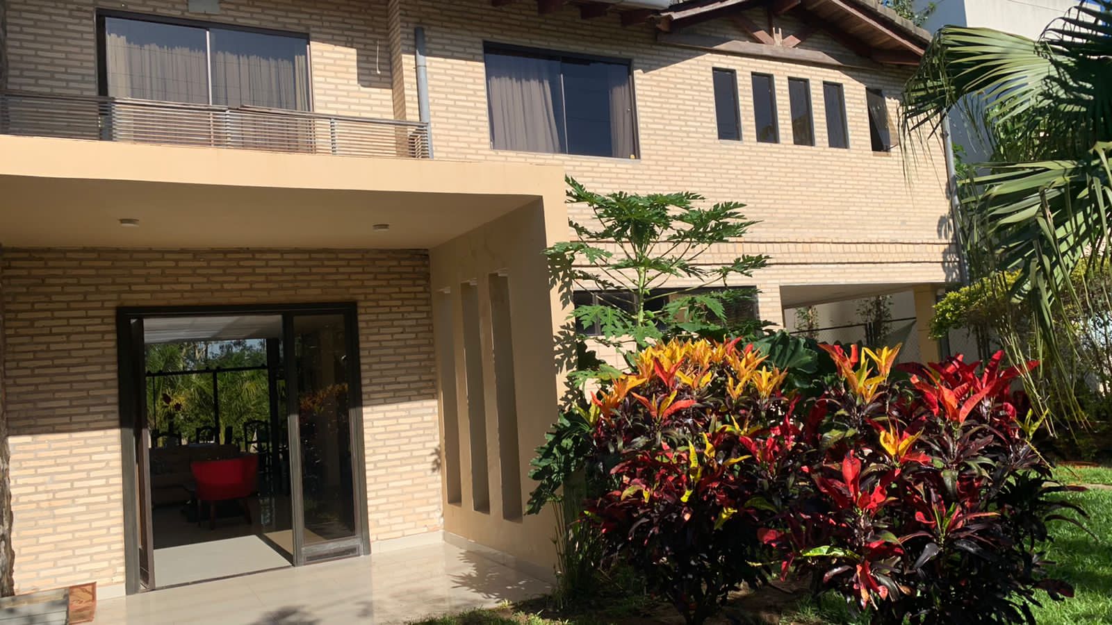 EN VENTA LUJOSA CASA EN SURUBI-Y! – 2