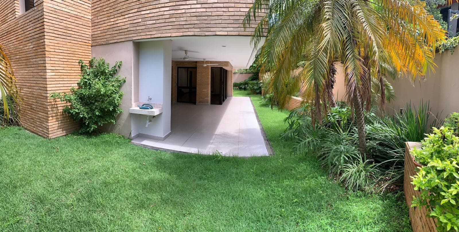 EN ALQUILER – AMPLIO DEPARTAMENTO DÚPLEX EN VILLA MORRA – 3