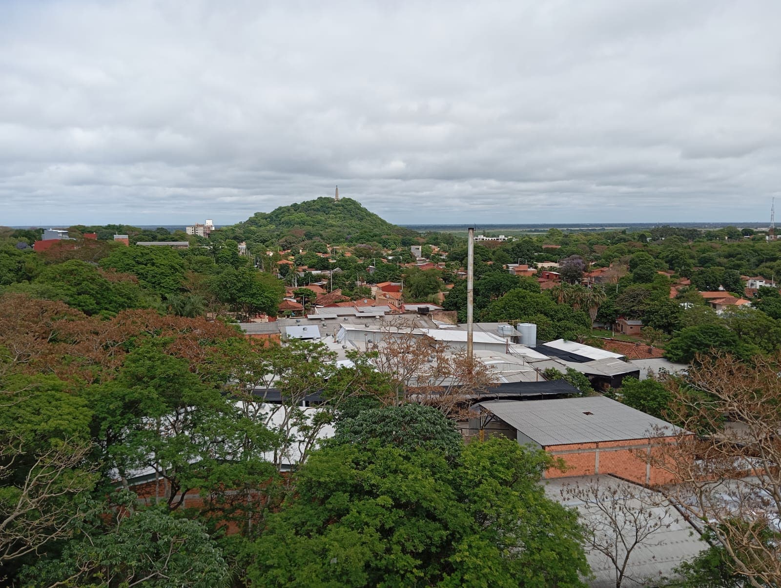 Alquilo dpto 2 dorm con balcón y parrillero con hermosa vista al cerro Lambaré