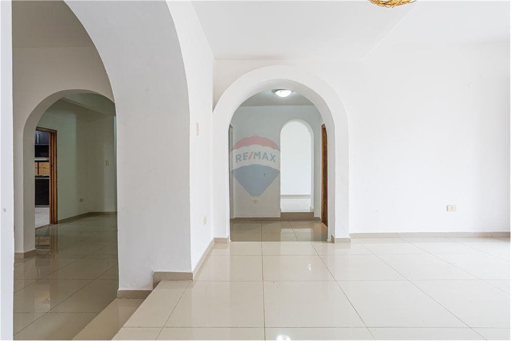 VENDO PROPIEDAD CON POTENCIAL EN LAMBARÉ – 3