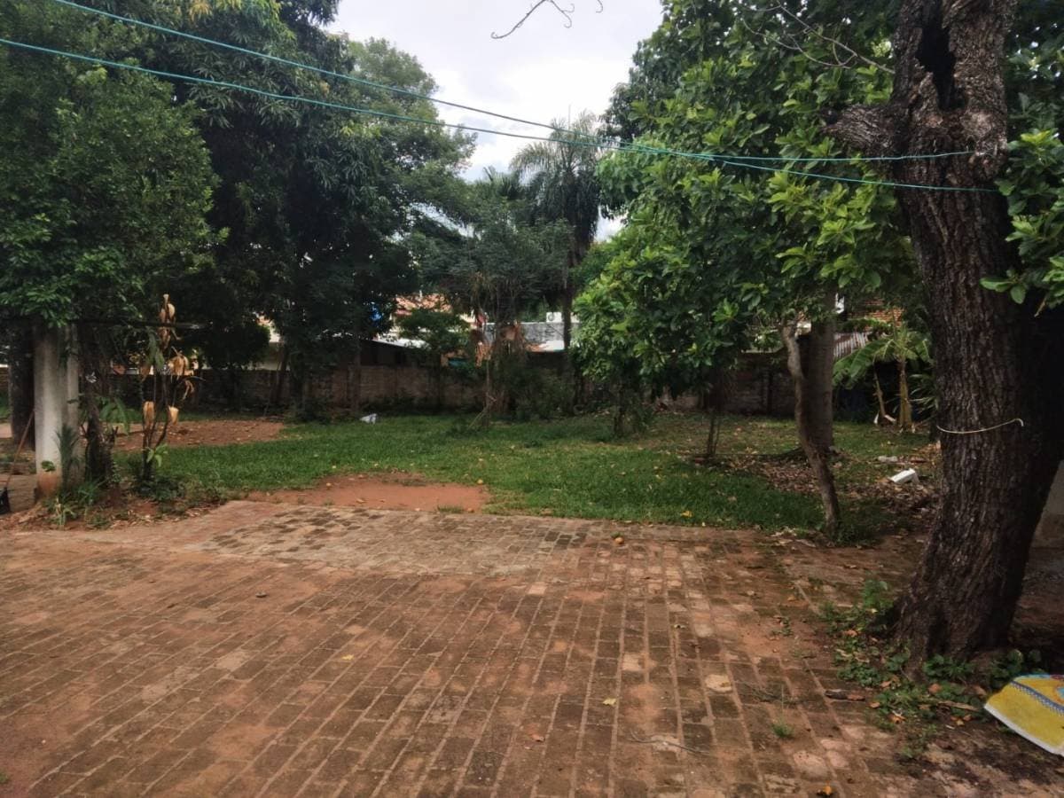 VENDO AMPLIO TERRENO CON EXCELENTE UBICACION DE 1.422 m2 en Mcal Estigarribia