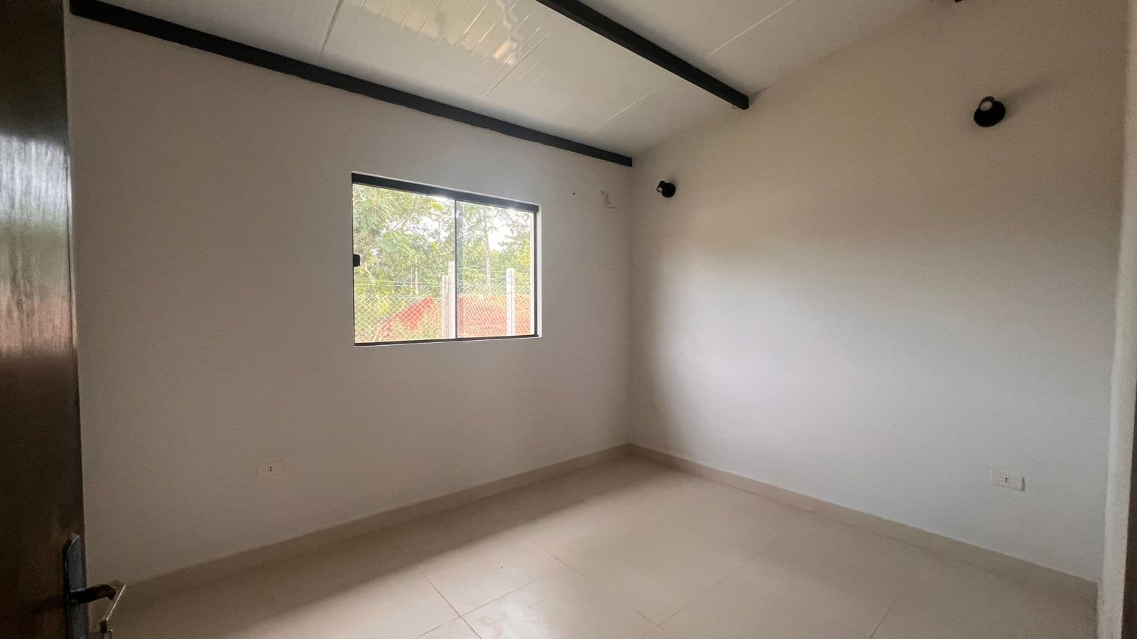 Coqueto chalet a estrenar en Luque Itapuami – 3