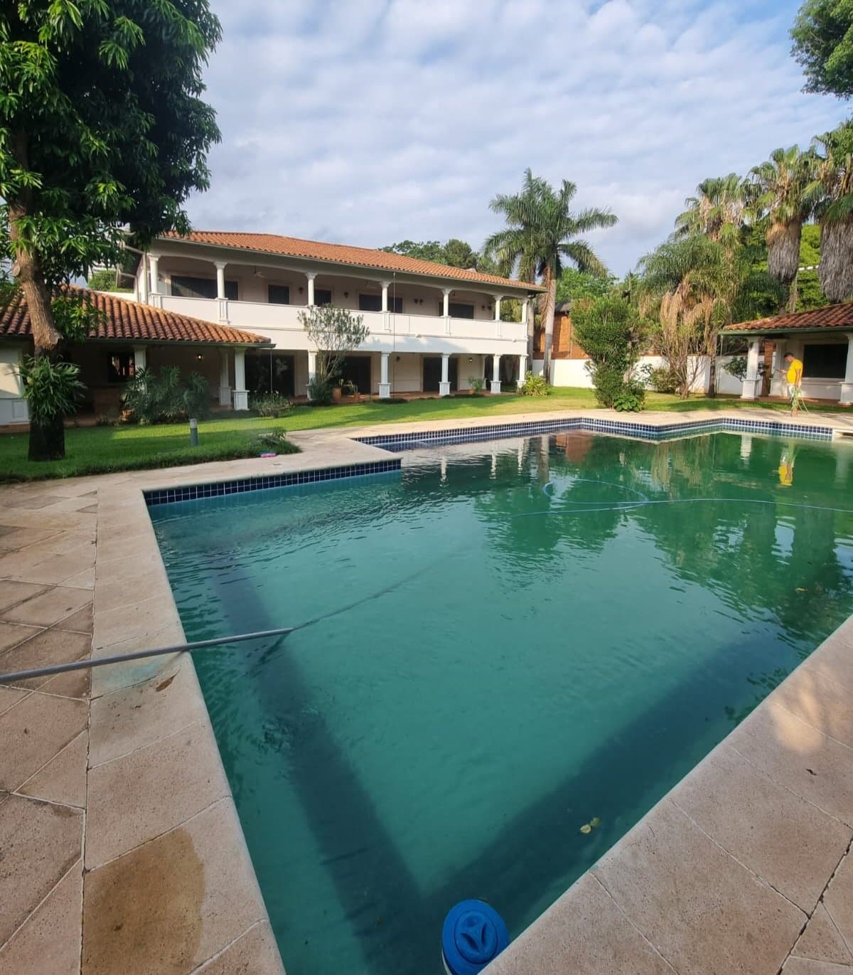 HERMOSA Y GRAN RESIDENCIA EN BO.LOS LAURELES C / 5 SUITES