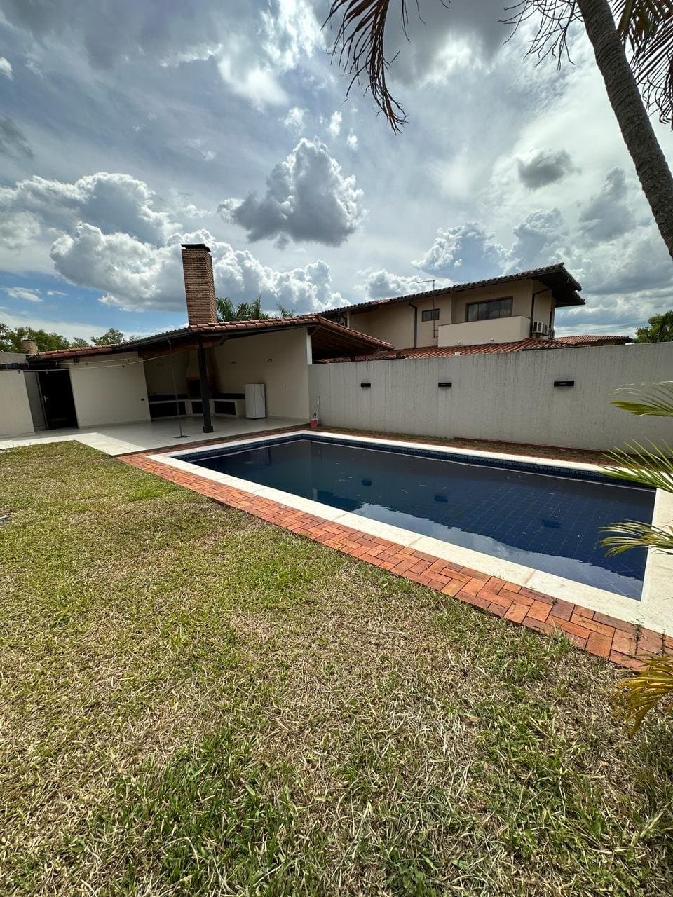 VENDO CASA EN CONDOMINIO DE LUQUE – 2