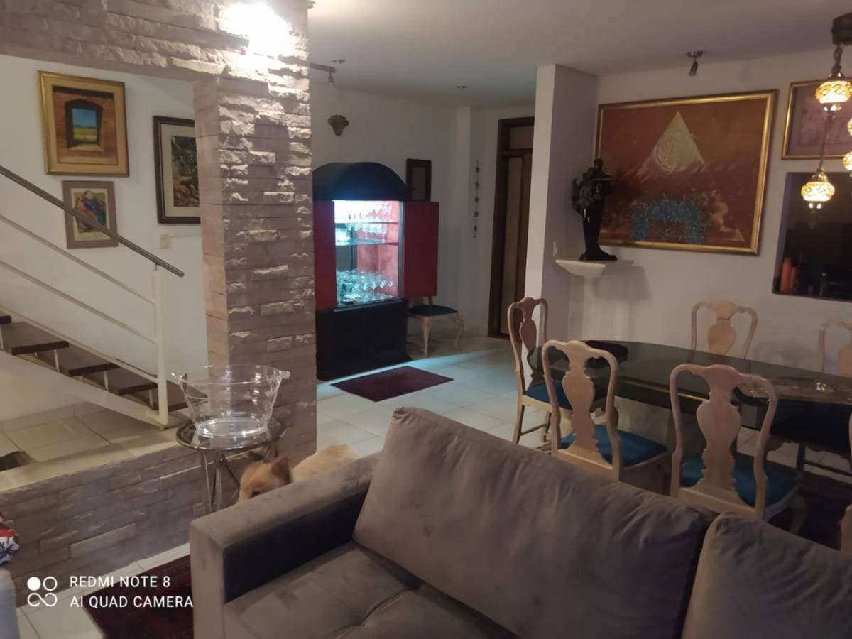 TRIPLEX A PASOS DEL EJE CORPORATIVO – 2
