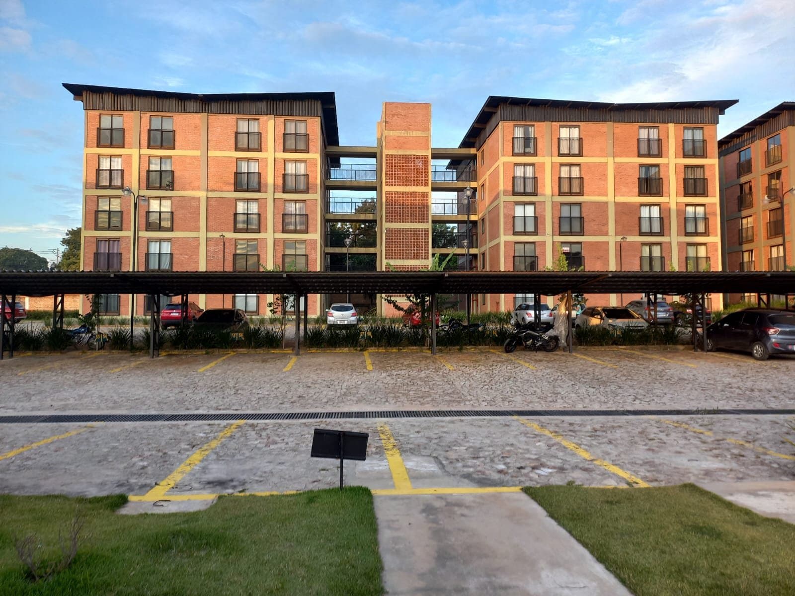 ALQUILO DEPARTAMENTO EN LUQUE- CONDOMINIO – 2