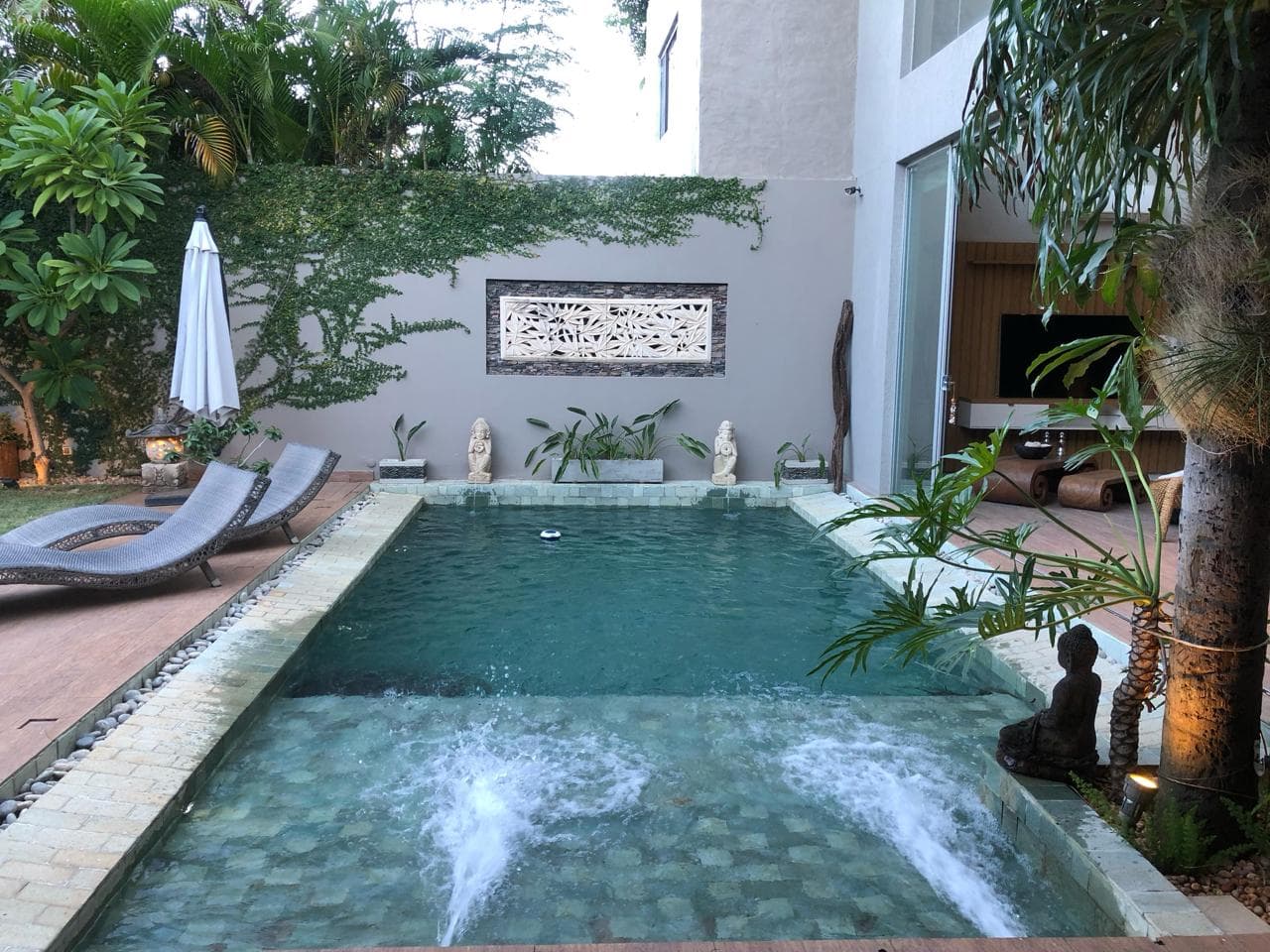 ALQUILER DE EXCLUSIVA CASA AMOBLADA AL ESTILO BALI EN RECOLETA