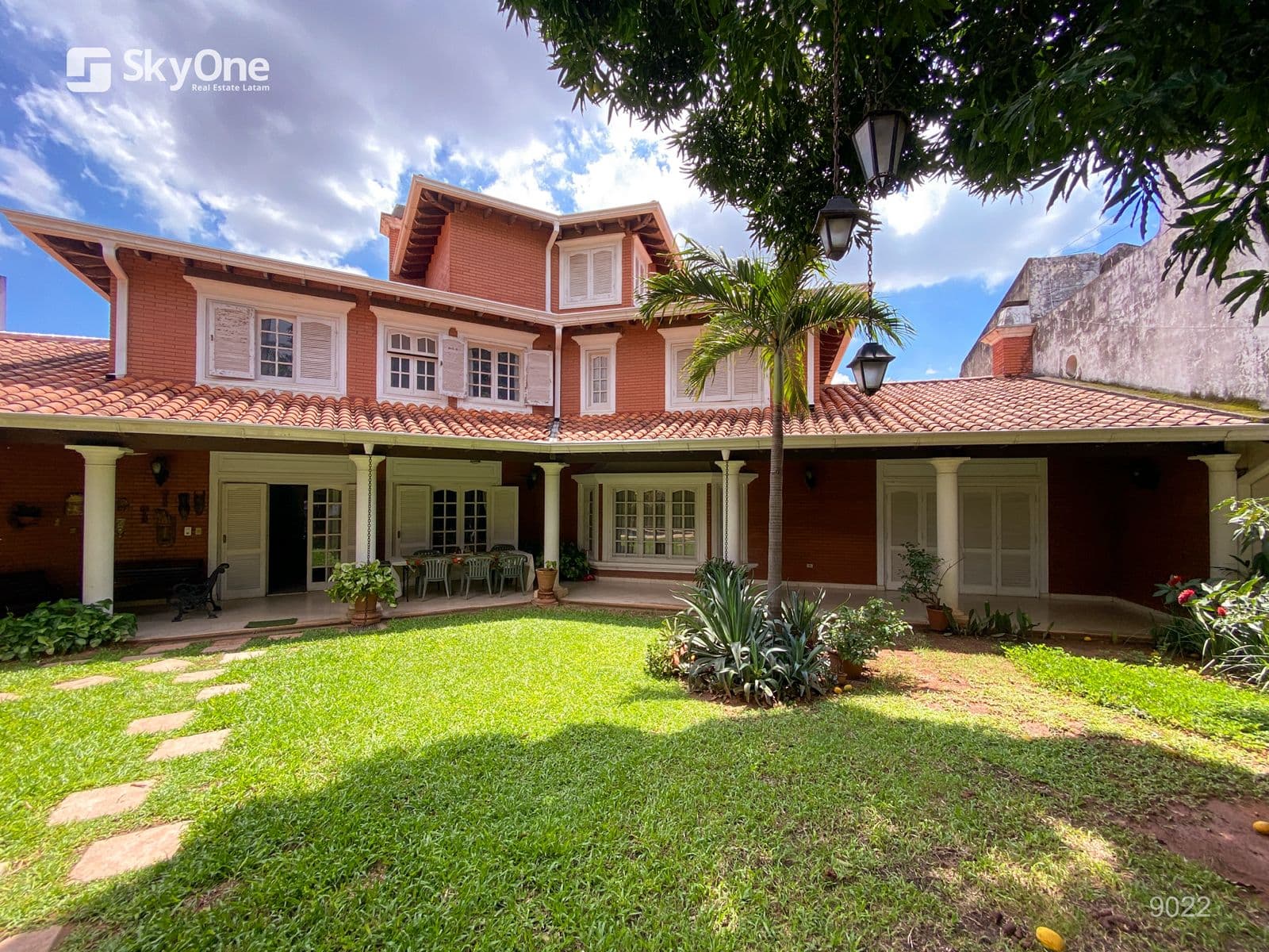 VENDO CASA EN BARRIO MARISCAL LOPEZ