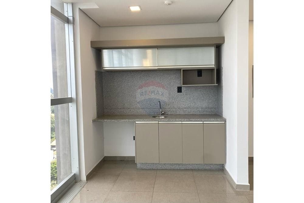 Alquilo oficina en Edificio Sky Center - Eje corporativo – 3