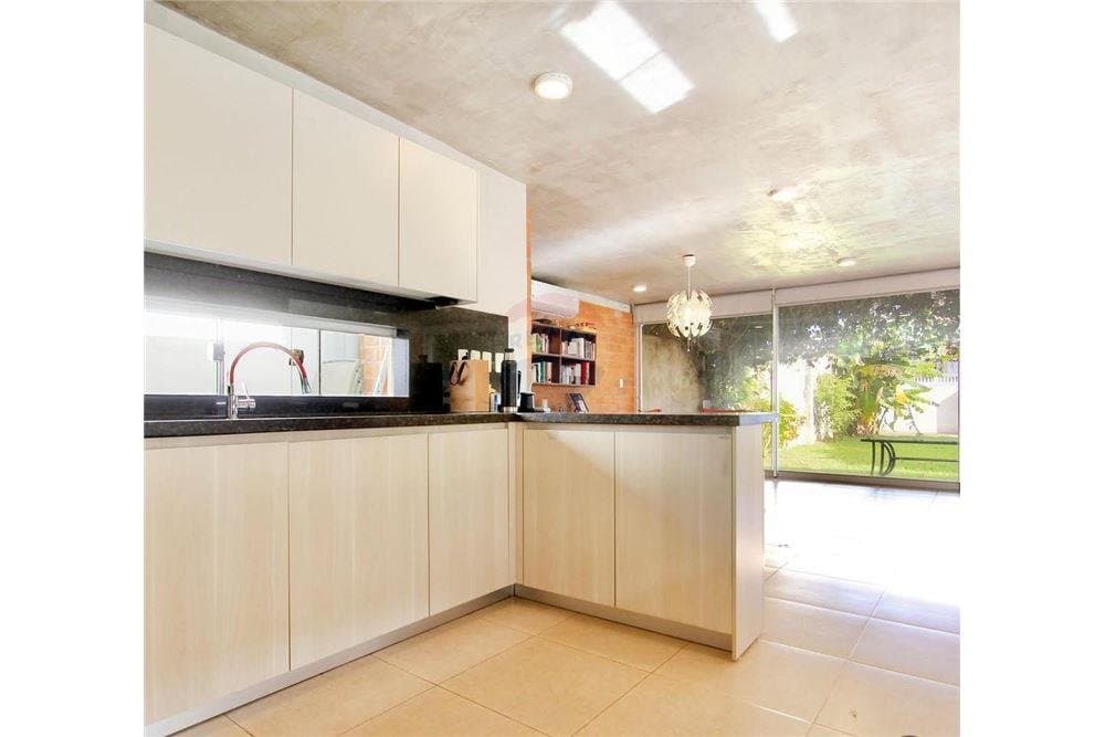 VENDO CASA EN ASUNCION - RECOLETA A 2 CUADRAS DE LA AV. REPUBLICA ARGENTINA – 2