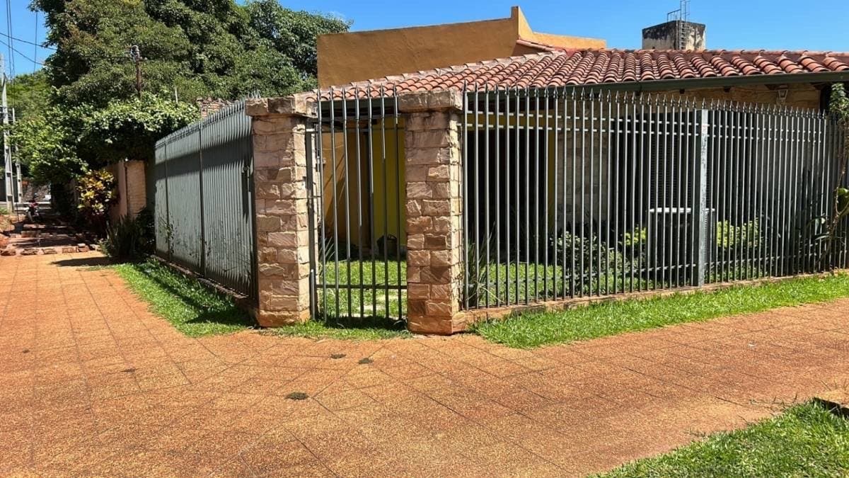 Casa en venta en Fernando de Mora a 2 cuadras de IPS Ingavi. – 2