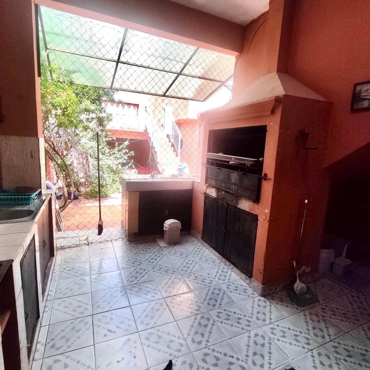 Casa a refaccionar en esquina - Barrio Bernardino Caballero Asuncion – 3