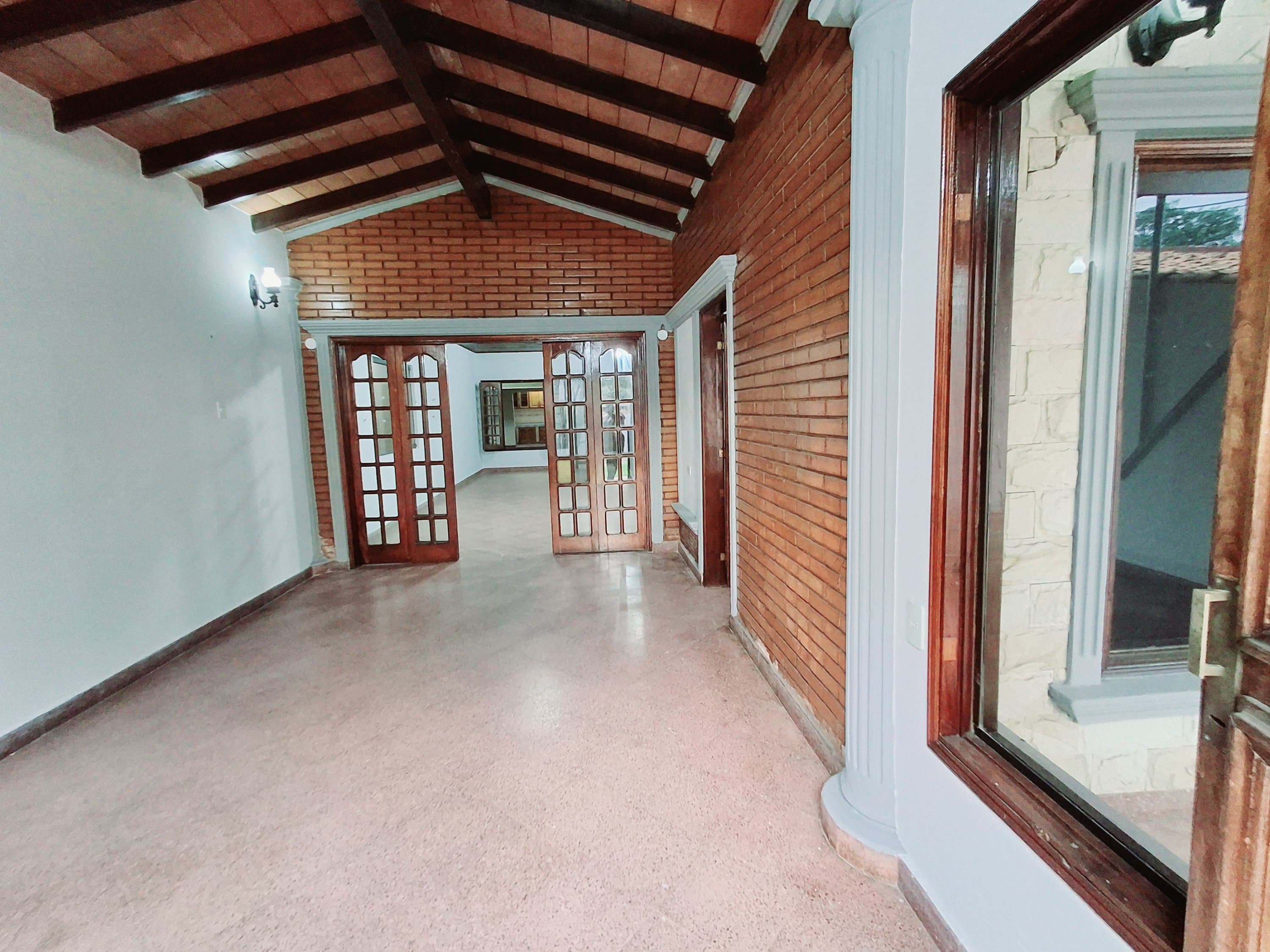 Alquilo Amplia Casa En El Centro De San Lorenzo – 2