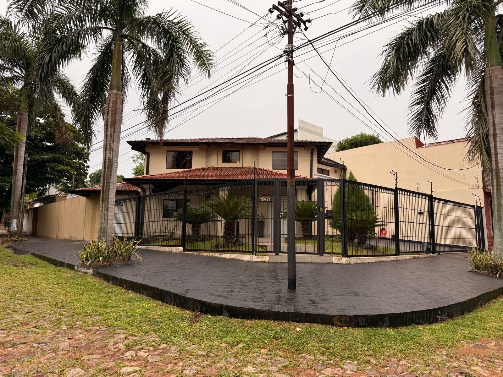 VENDO RESIDENCIA EN LAMBARE BARRIO SAN RAFAEL
