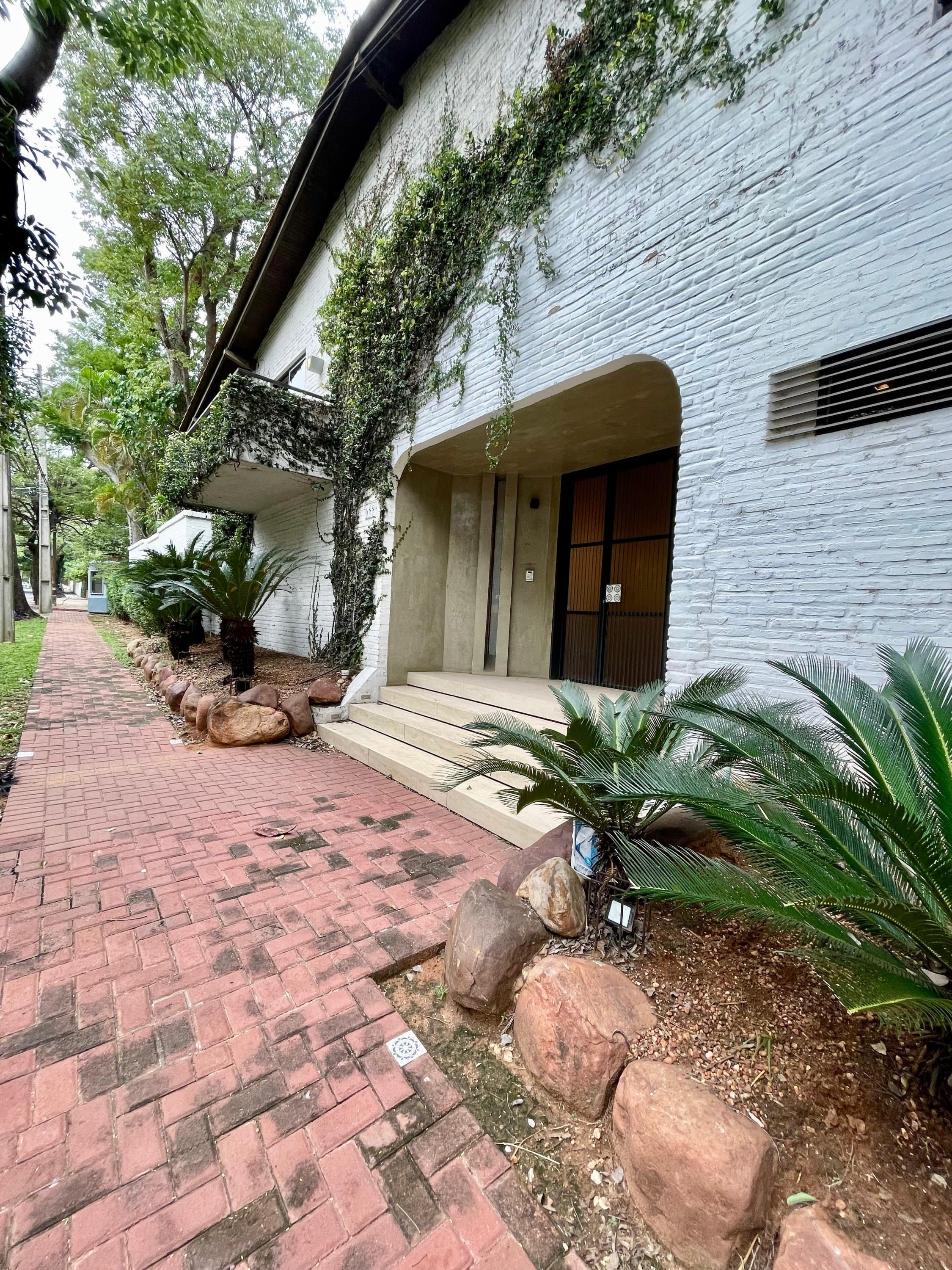 Alquilo Imponente Residencia C/ 4 Suites En Villa Morra