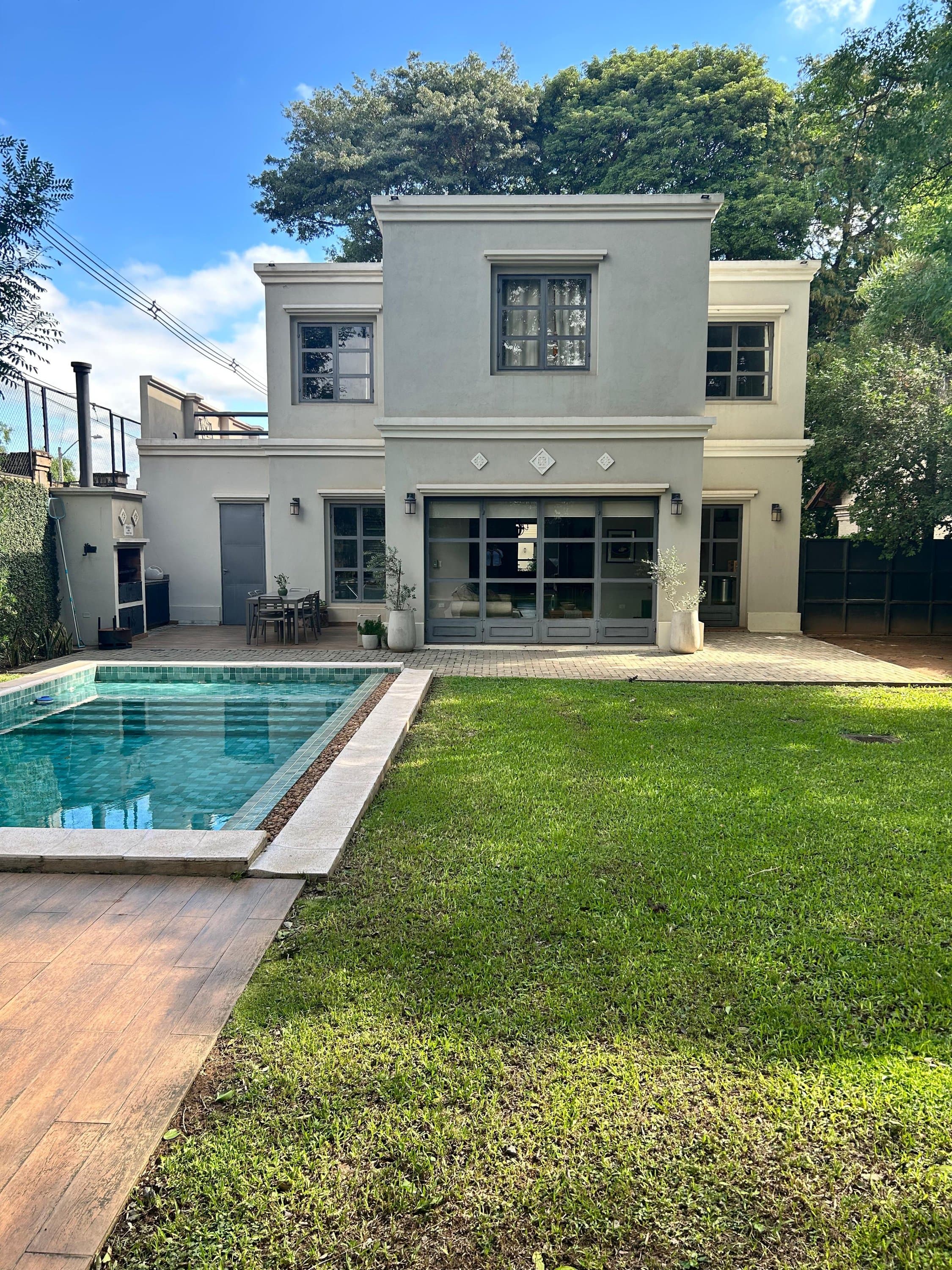 Vendo Casa De Lujo Zona Colegio Sek y Yacht Y golf Club – 2