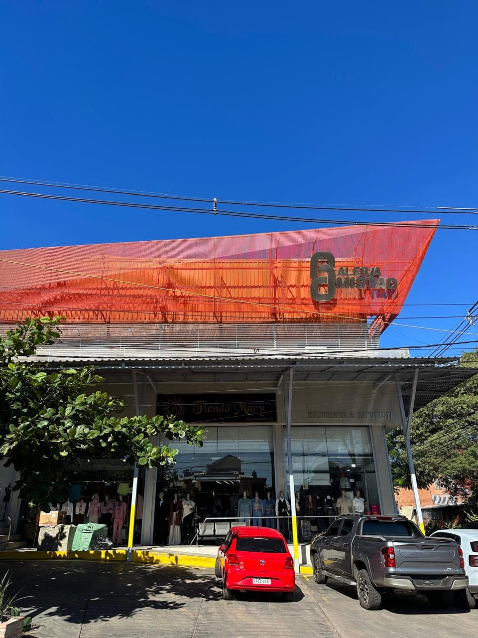 ESPECTACULAR SALON COMERCIAL EN ALQUILER