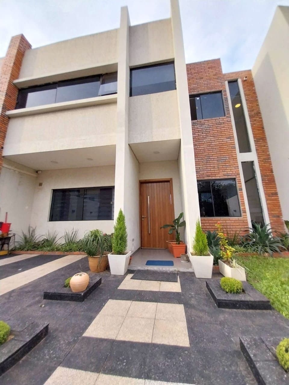 Vendo hermoso dúplex de 3hab en zona aeropuerto- M.R.Alonso – 2