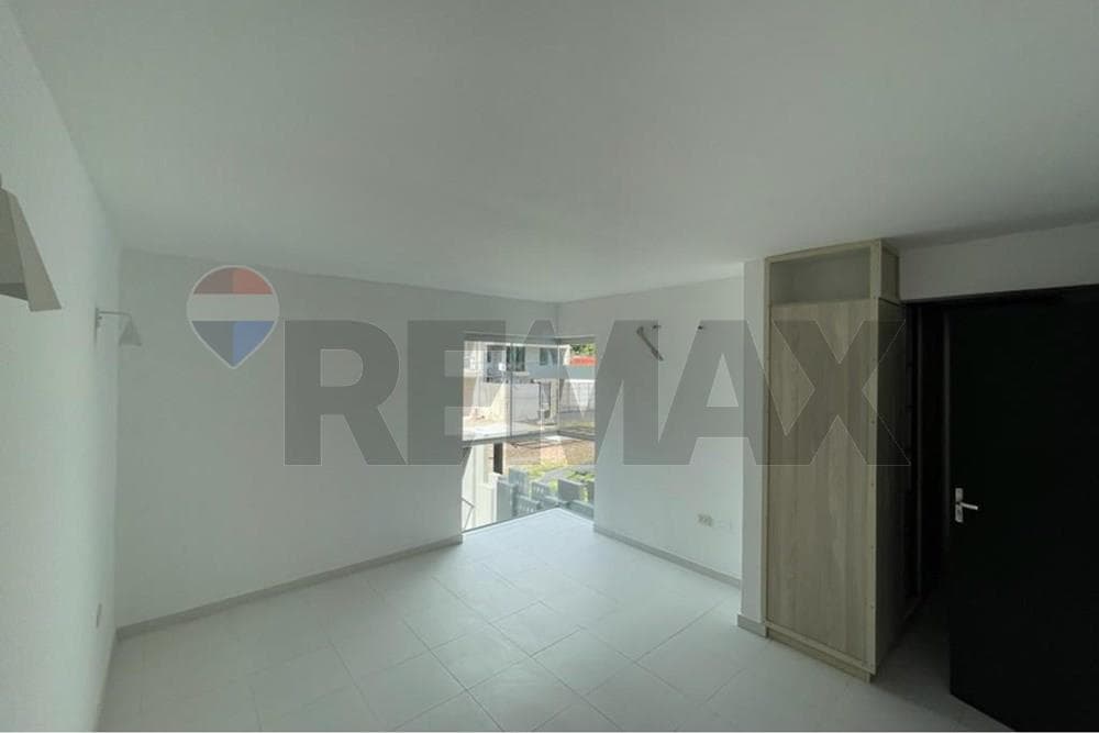 VENDO AMPLIO TRIPLEX ZONA YACHT – 2
