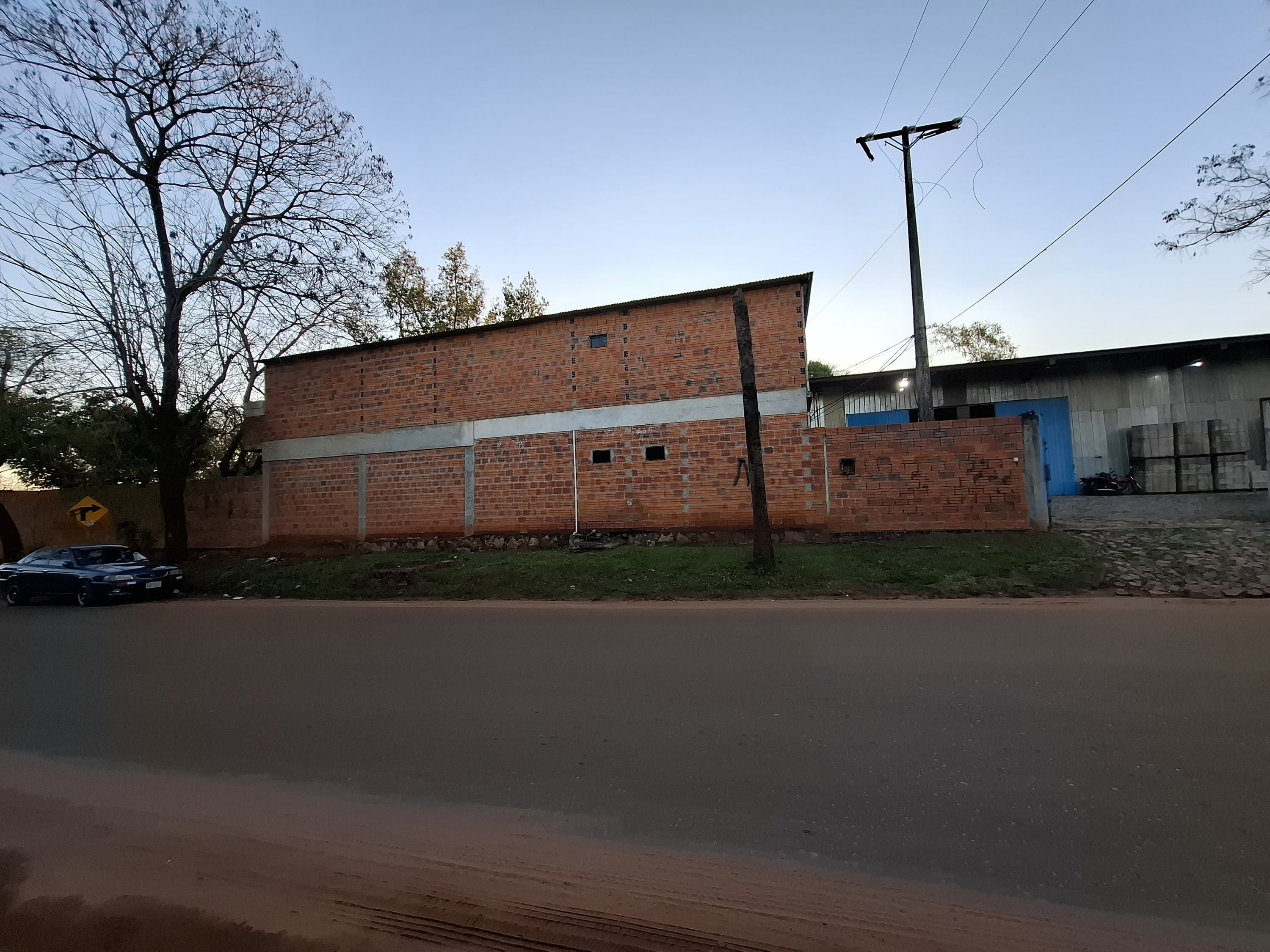 Alquiler de amplio depósito en Luque – 3