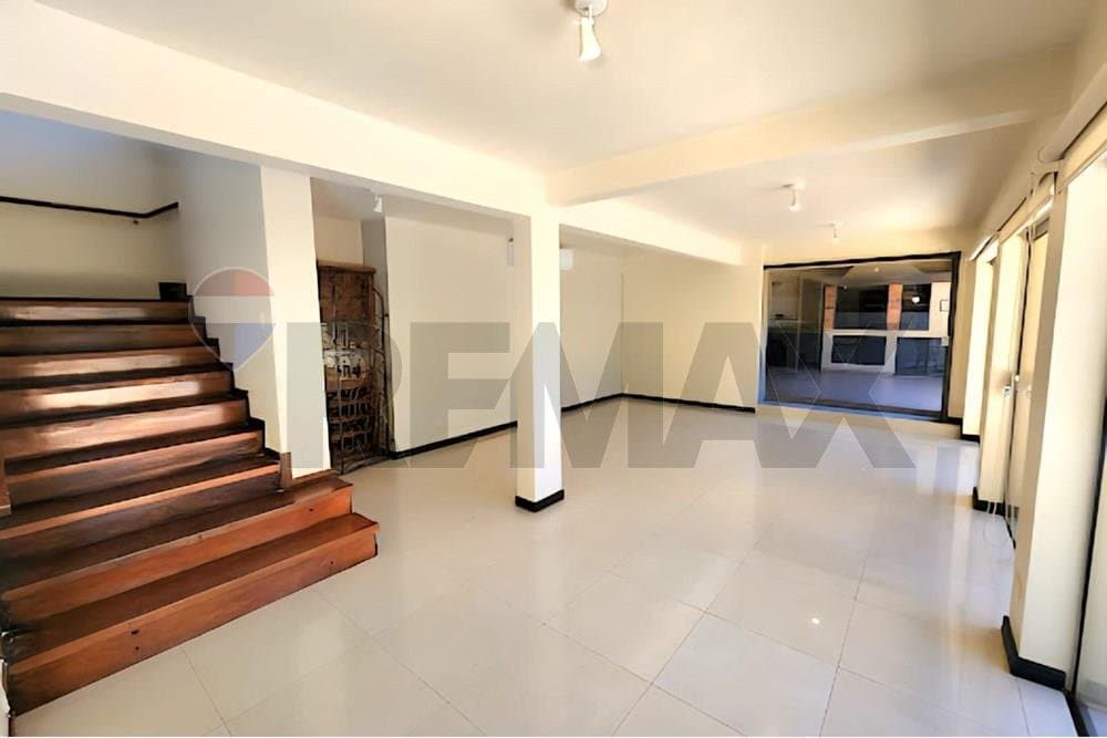 VENDO HERMOSA RESIDENCIA EN LAMBARE - YACHT Y GOLF CLUB – 3