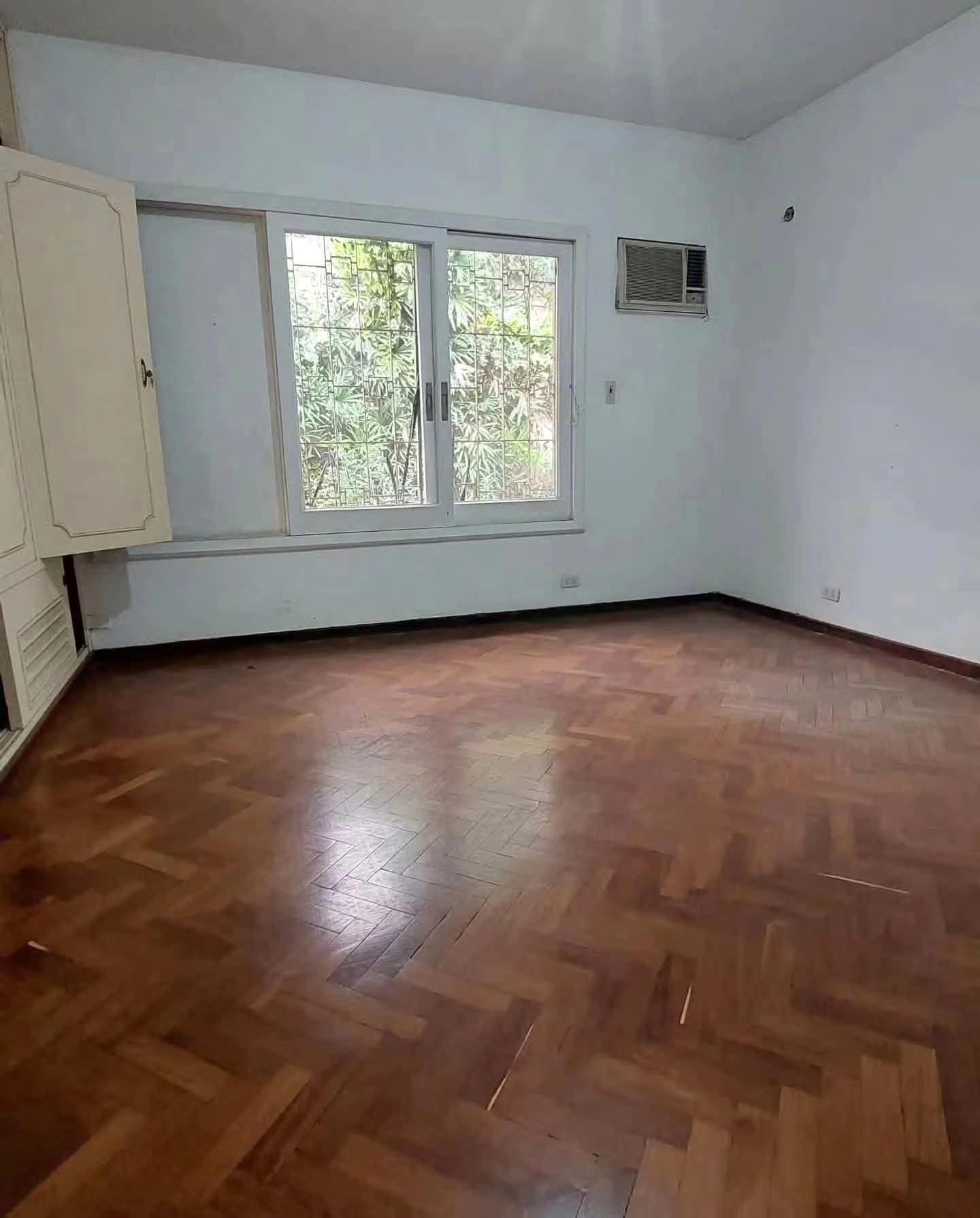 ALQUILO GRAN RESIDENCIA PARA USO COMERCIAL SOBRE LA AVENIDA ESPEÑA – 3