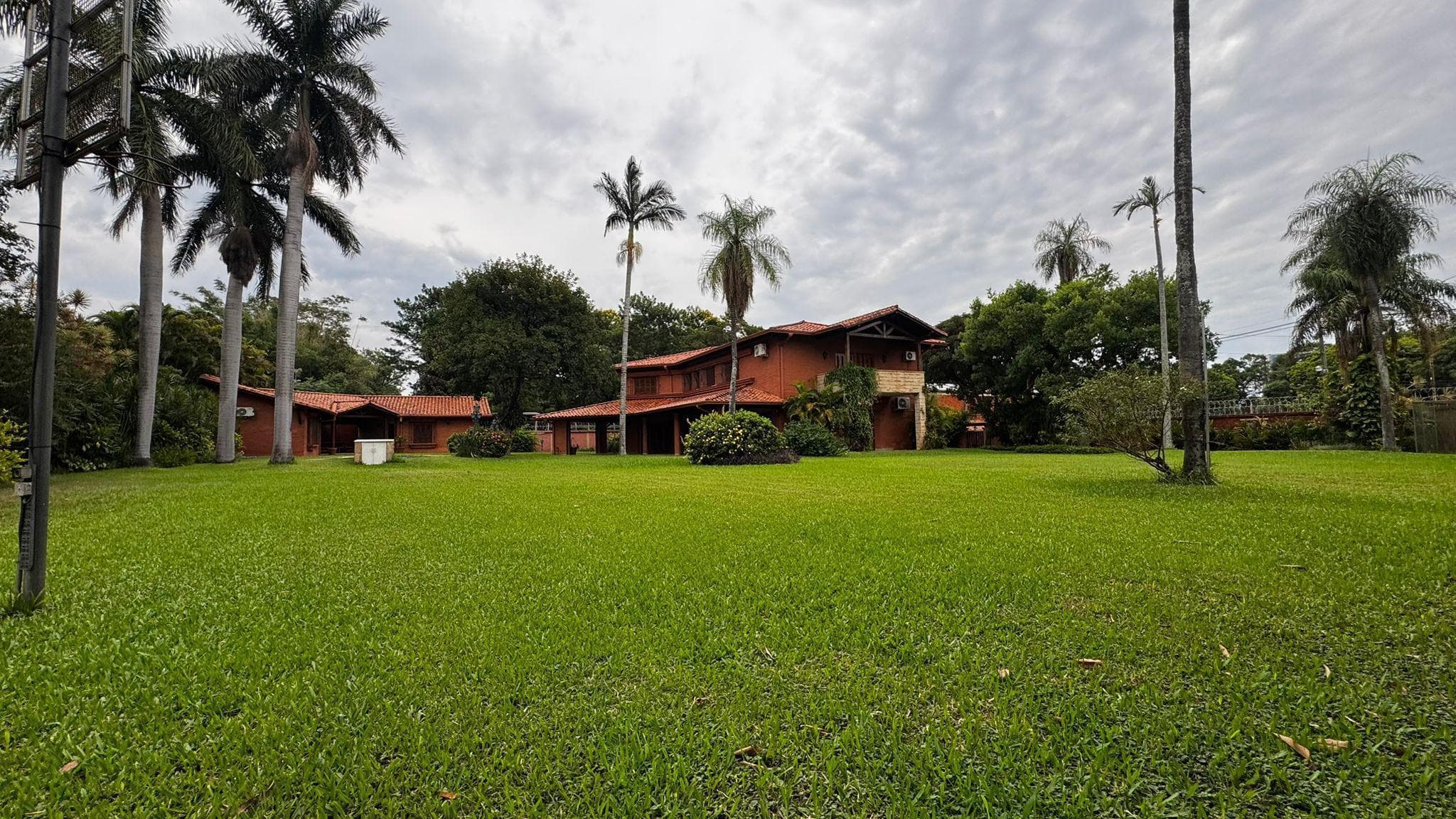 Residencia Premium o Sede Corporativa En Inmejorable Ubicación Ykua Satí – 2
