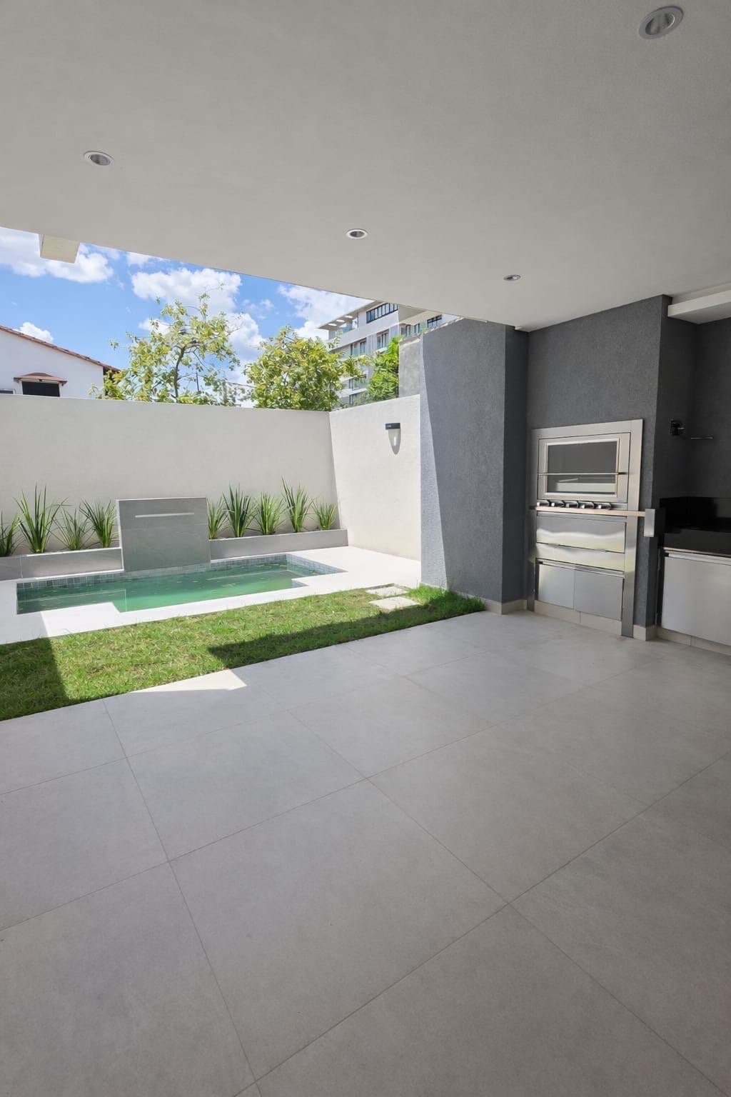 Vendo hermoso duplex a estrenar en Barrio Ycua Saty cercano a Paseo La Galeria – 2