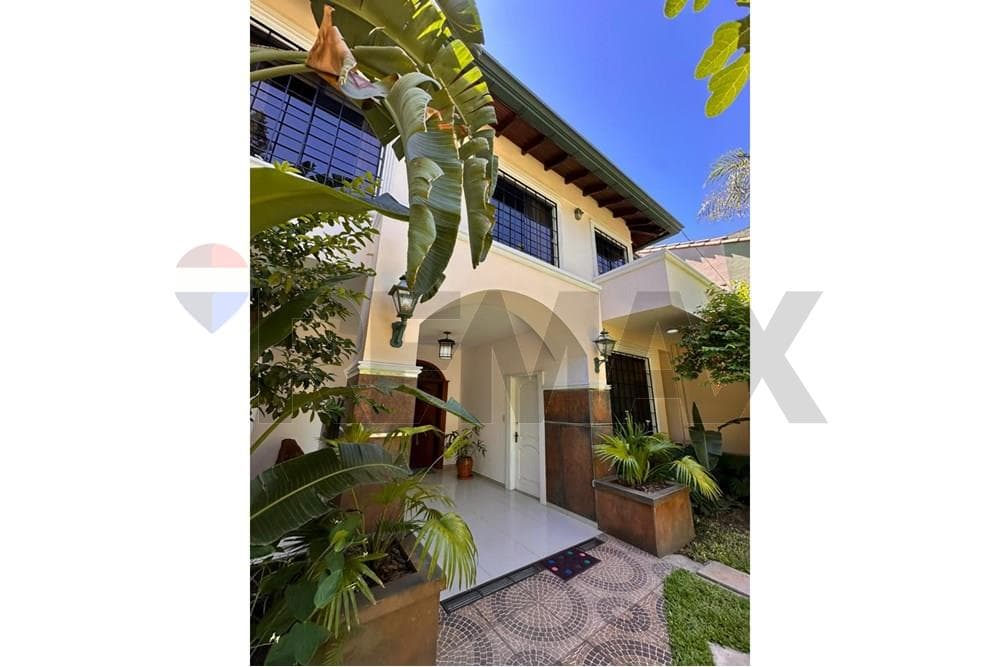 Lujosa Casa en Venta - Asunción - Carmelitas