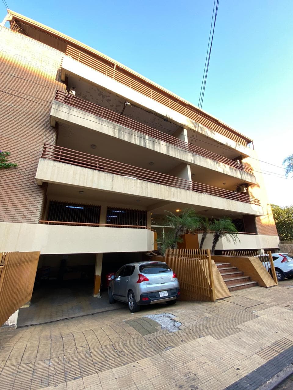 Edificio corporativo de 5 pisos
