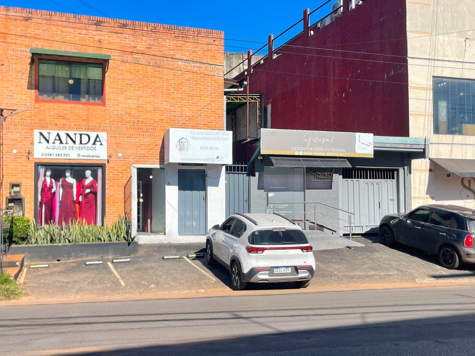 Se alquila Salones Comerciales en Alquiler – Excelente Ubicación! – 2