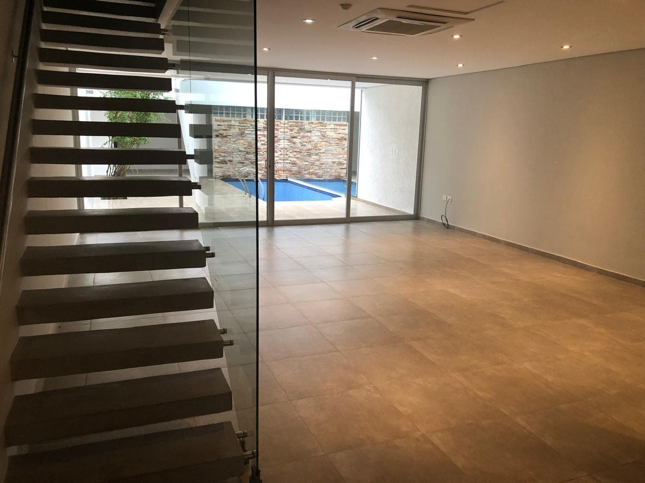 *EN ALQUILER- Triplex de 3 Dormitorios en suite Zona Molas Lopez*