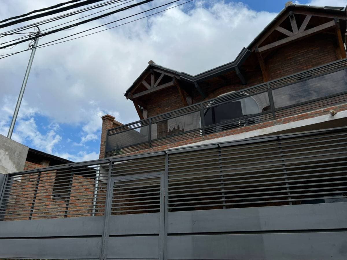 EN VENTA – DÚPLEX CON PISCINA A ESTRENAR – FERNANDO DE LA MORA ZONA NORTE – 2